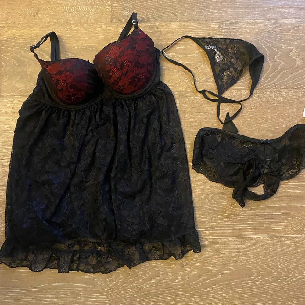 NWT Frederick’s of Hollywood Set Bustier Lace Corset Thong Crotchless Panties M
